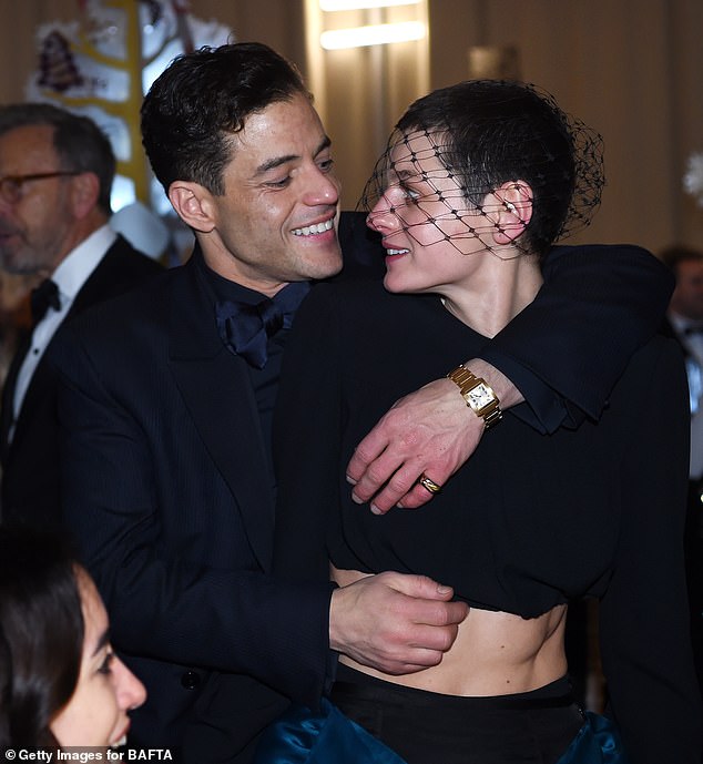 Rumors began to circulate about a blossoming romance between Rami and Emma, ​​with sources talking about their 