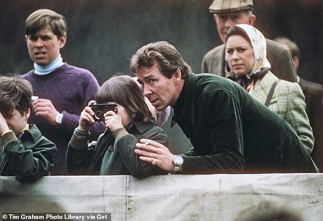 Lady Sarah takes a photograph with her father in Windsor in 1978