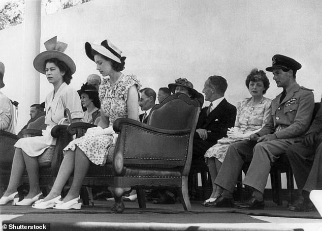 Princess Elizabeth and Princess Margaret in South Africa. Behind them is the captain of the group, Peter Townsend, and then the equerry to King George VI. He and Margaret became close during the trip. His desire to get married was frustrated.