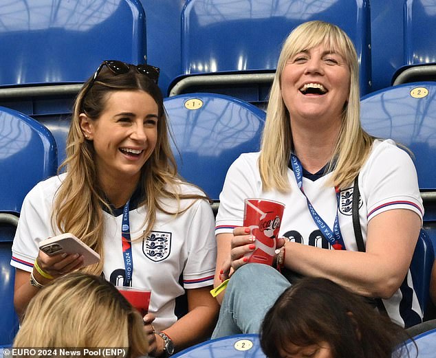 Dani Dyer, Jarrod Bowen's girlfriend, shared a drink and a joke with Bowen's mother as they took their seats.