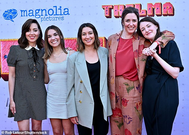 In another snapshot we see the star, her sister and her guest posing with actress Zoe Worth and her guest.