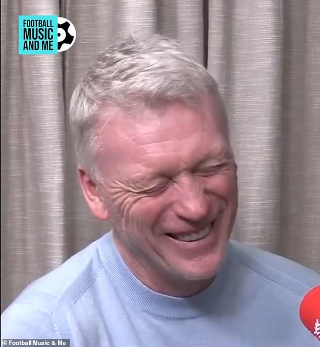 Moyes opened up about his antics as a singer when he was a guest on the 'Football Music & Me' podcast.