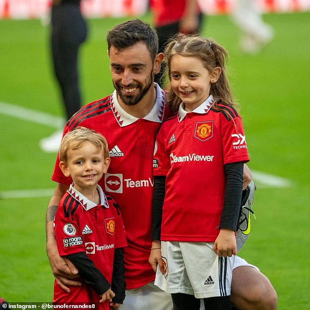 The name is Fernandes' daughter and fans claimed the Manchester United captain lent her a pair at half-time.