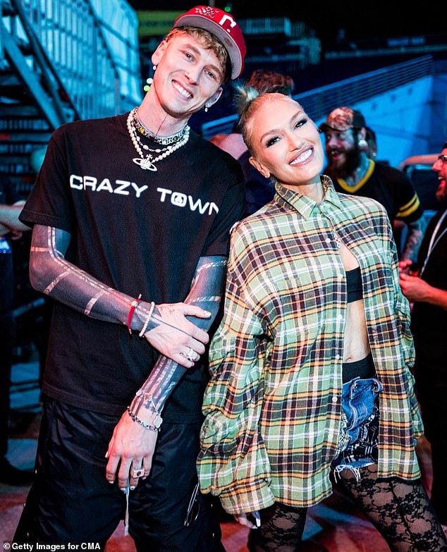 Gwen also posed with rapper-turned-rocker Machine Gun Kelly.