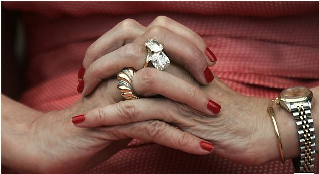 Henri proposed with a Van Cleef & Arpels 'moi et toi' ring, with two diamonds, supposedly measuring six carats each.