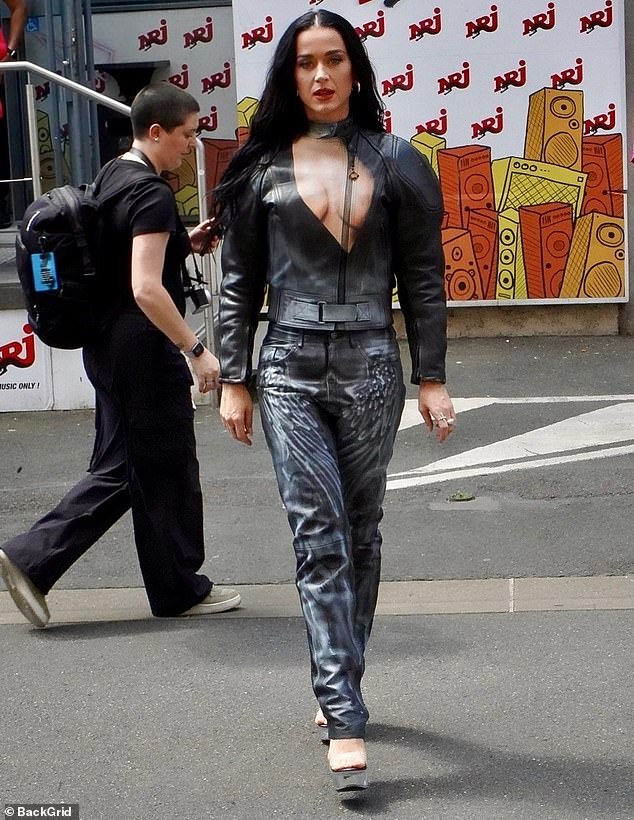 The singer, who is currently experiencing a career resurgence, wore the outfit on radio station NRJ.