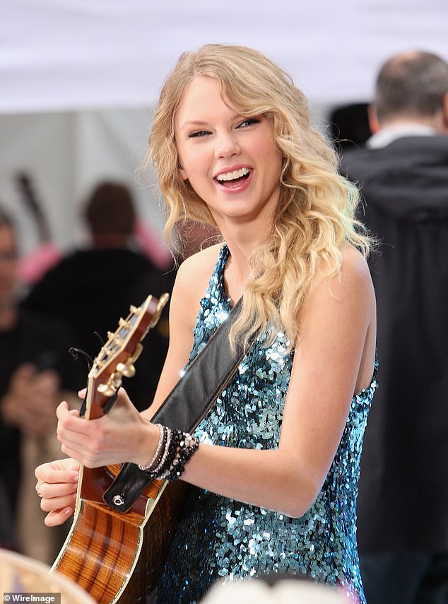 Taylor Swift, 19, performs on NBC "Today" at Rockefeller Center on May 29, 2009