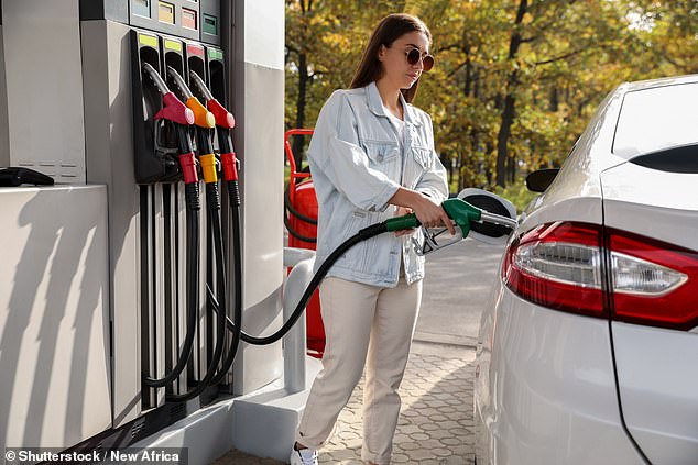 It can now be almost seven times more expensive to refuel a conventional gasoline car than to charge an electric vehicle with a smart charger at home, according to the Andersen Index.