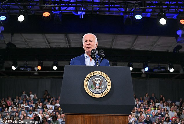 The president's attitude changed the next day at a rally in Raleigh, North Carolina, and he attacked Trump more clearly in front of his cheering fans.