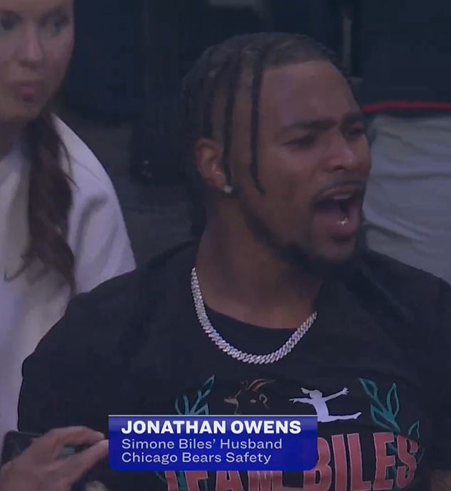 Owens was on hand to support his wife and led the standing ovation after her floor routine.