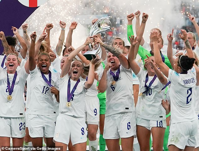 England lift the Euro trophy during the UEFA Women's Euro 2022 final match between England and Germany at Wembley Stadium