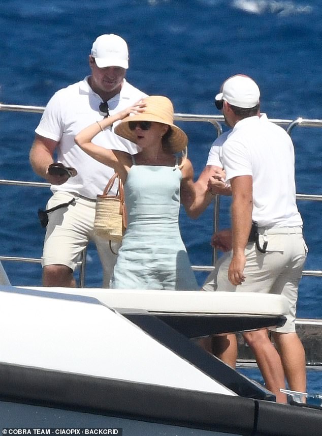 A trio of crew members helped Posh up, looking incredibly chic in her boat look.