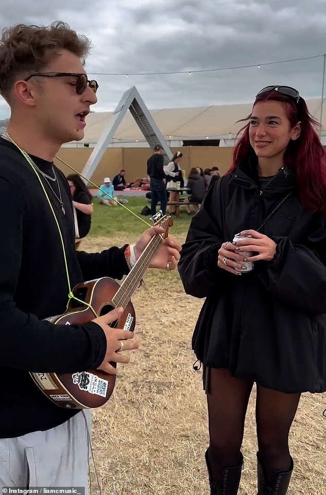 While enjoying a stroll around the site, the New Rules singer was stopped by @liamcmusic_, a street musician known for his social media videos of his ukulele performances.