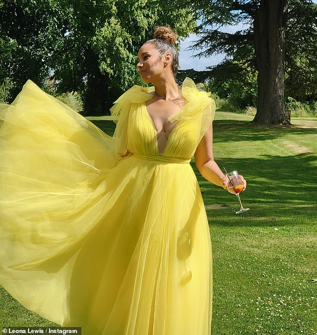 Dressed to the nines for the occasion, Leona's stunning bright yellow gown came complete with a plunging neckline, a full skirt and bows tied at the shoulders.