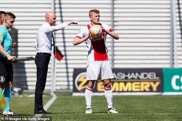 De Ligt is keen to reunite with Ten Hag but there is a risk associated with him joining United.