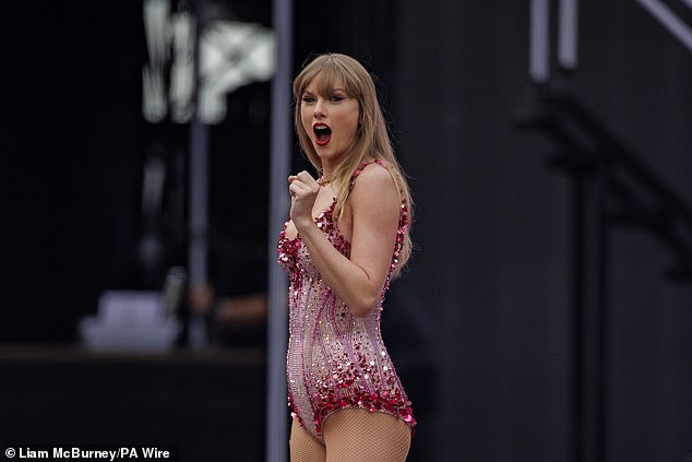 1720071764 500 Why fans think Taylor Swift was in the room watching