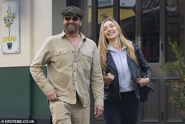 The 54-year-old actor was very cosy with Penny as they headed out for lunch at Queen's pub in Primrose Hill this week.