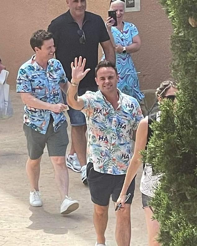 The sudden appearance of the TV presenters, both 48, in beachwear at the Protur Bonaire Hotel in Cala Bona caused excitement to spread like wildfire among the guests.