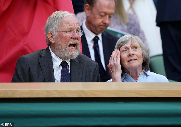 The author of A Short History of Nearly Everything seemed animated as he watched today's action.