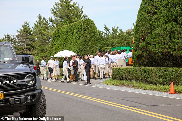 At 5pm, a crowd of waiters and other hired help were seen gathering at the entrance of the house, while more continued to appear.