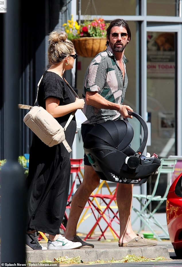 The TV personality lovingly cradled the little one, whom she welcomed last month, as she made the most of the weather and dined outdoors.