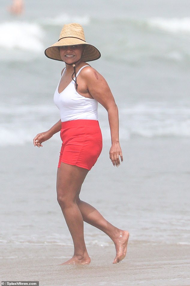 She looked relaxed and in good spirits for her day at the beach.