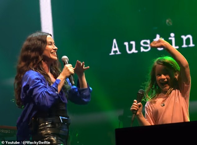 The mother-daughter duo then sang the chorus together, which again inspired many in the audience to join in.