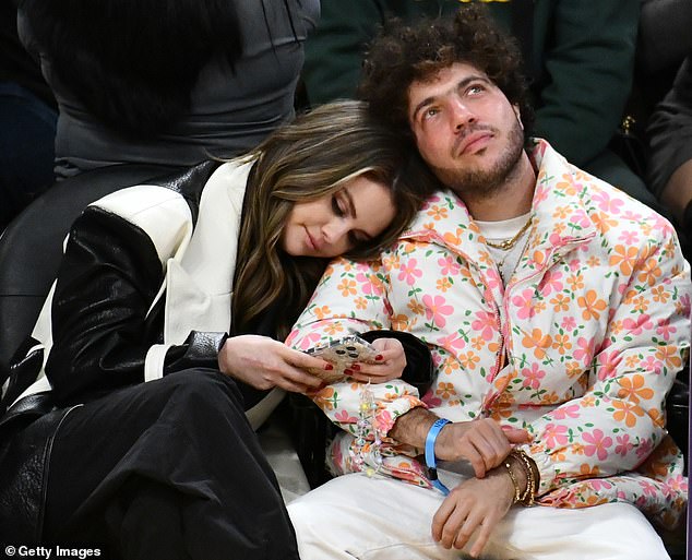 1720319742 319 Selena Gomez and Benny Blanco hug at a 4th of