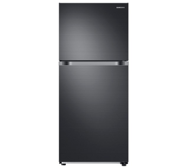 Rae's refrigerator is a 2019 Samsung model SR520BLSTC, which does not have any recalls listed in the government's product recall database.