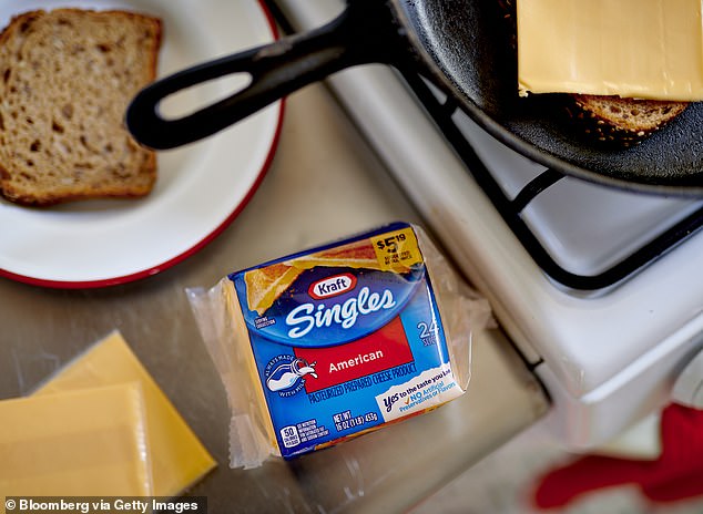 Kraft Singles is the market leader in U.S. sliced ​​cheese, but the product may need to be sold without individually wrapping each slice in plastic.