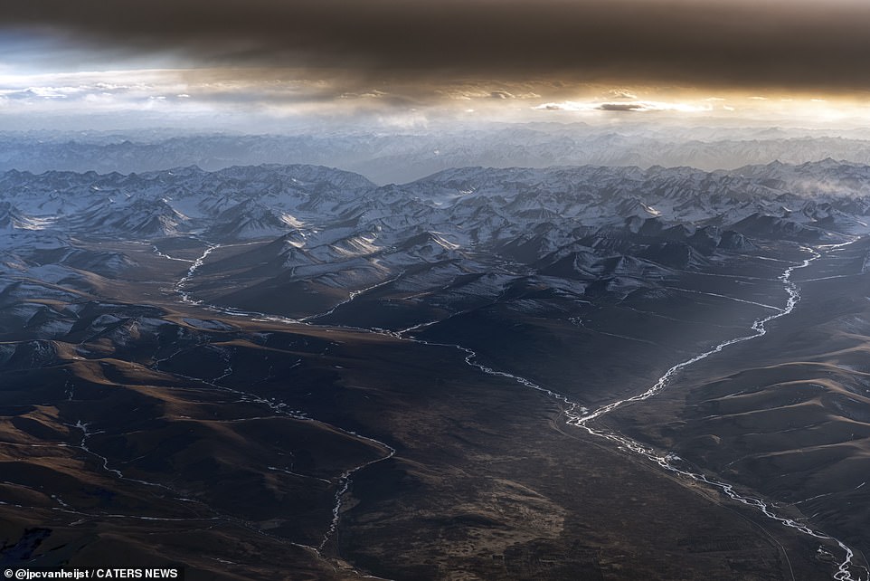 Peaky Blinder: The Himalayas look like a painting in this hypnotic image