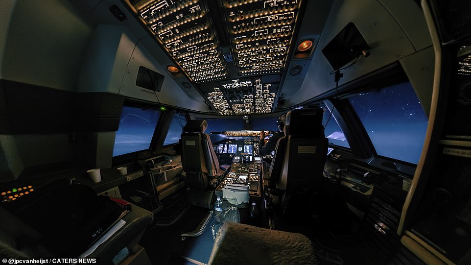 Christiaan captures his 'office' here: the cockpit of a Boeing 747-400