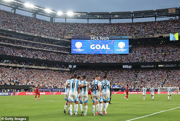 Argentine players celebrate with Alvarez and thousands of Argentine fans at MetLife