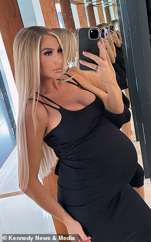 Bromley was photographed posing in front of the mirror for a selfie before the birth of her son