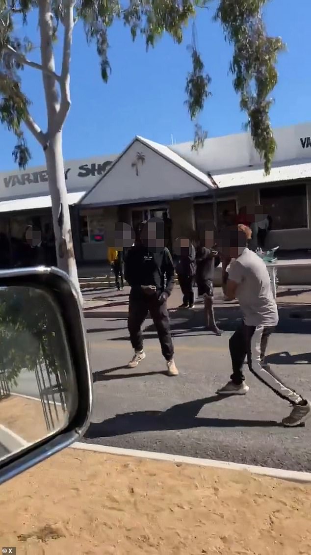 A fight broke out in Alice on Wednesday, in which several weapons were used, to the surprise of passers-by.