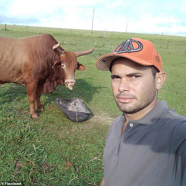 Brazilian bull rider Fabiano Pinheiro has died from an injury he sustained after being thrown from a bull in a competition on Monday night in the central-western city of Fátima do Sul.