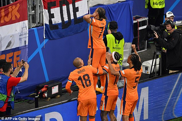 Simons celebrated his first goal of the tournament against the 'Orange Wall'