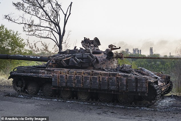 A view of a destroyed tank in New York City (Niu-York), as Torecki has so far been one of the quietest sections of the front line.