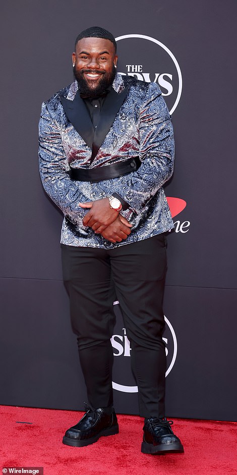 Mark Ingram wore a tuxedo jacket in a blue paisley fabric that was too shiny and did not contrast properly with his lapels. It was marred by an unnecessary black belt and he wore trousers that were too tight.