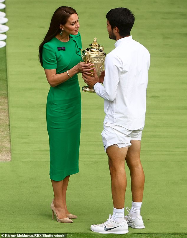 Kate Middleton presents Alcaraz with last year's Championship trophy