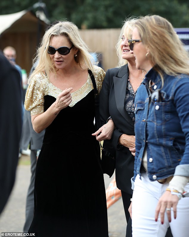 She accessorized her look with a black leather bag and sunglasses.