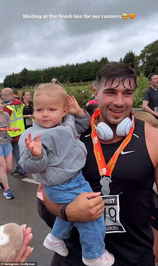 Earlier in the day, Molly-Mae and her 19-month-old daughter Bambi supported Tommy Fury during his 10km run.