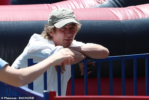 1720995982 931 Jeremy Allen White enjoys a day outdoors with his kids