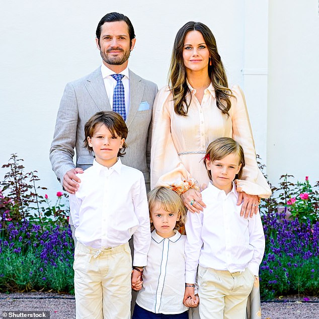 The entire family was present: Prince Carl Philip, Princess Sofia, Prince Alexander, Prince Gabriel and Prince Julian.