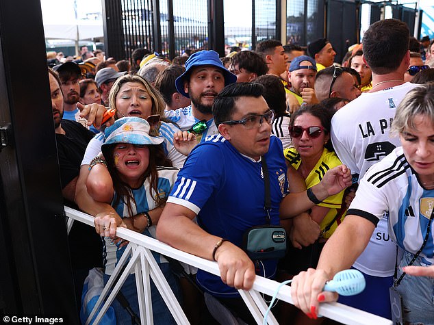 1721003079 240 Hundreds of Colombian fans storm the gate as chaos breaks