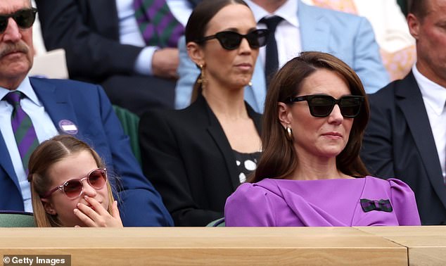 Kate kept a straight face as she watched the men's singles final between Novak Djokovic of Serbia and Carlos Alcaraz of Spain.