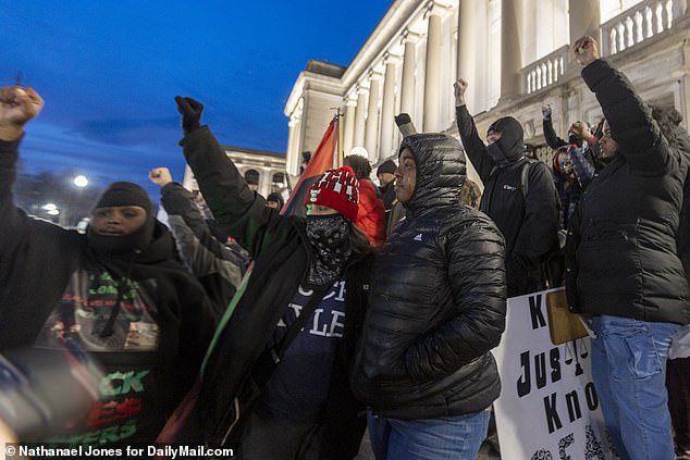 The image of defiance was also very present during the Black Lives Matters protests.