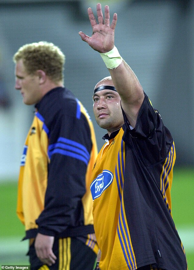 Hewitt was also a decorated member of the Hurricanes in the trans-Tasman Super Rugby competition.