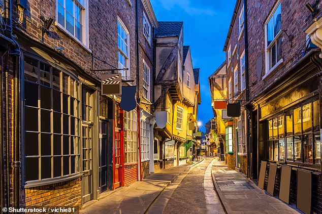 York is a must-see place for couples in England. Above you can see the medieval Shambles street. 