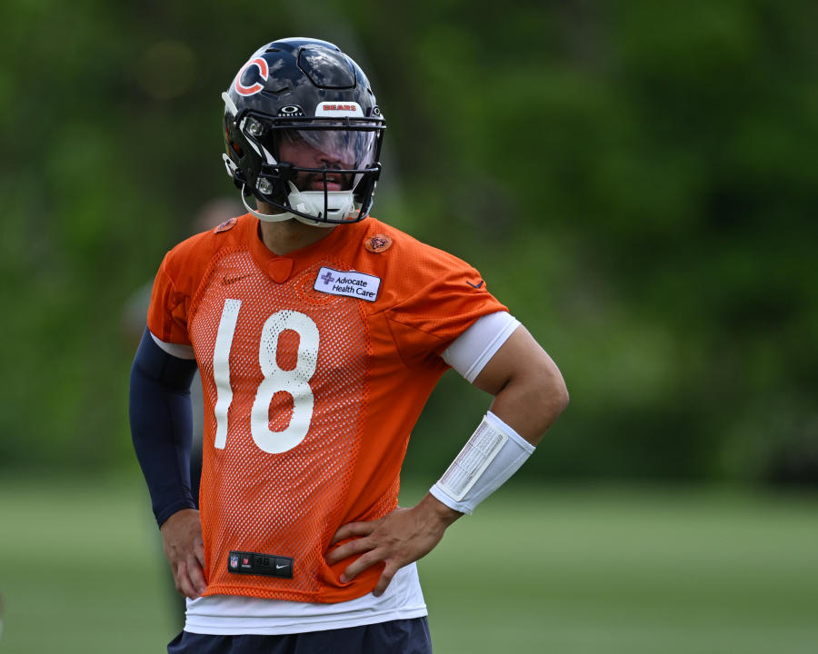 LAKE FOREST, ILLINOIS - JUNE 05: Caleb Williams, number 18 of the Chicago Bears, practices during the Chicago Bears mandatory minicamp football practice at the PNC Center at Halas Hall on June 05, 2024 in Lake Forest, Illinois. (Photo by Quinn Harris/Getty Images)